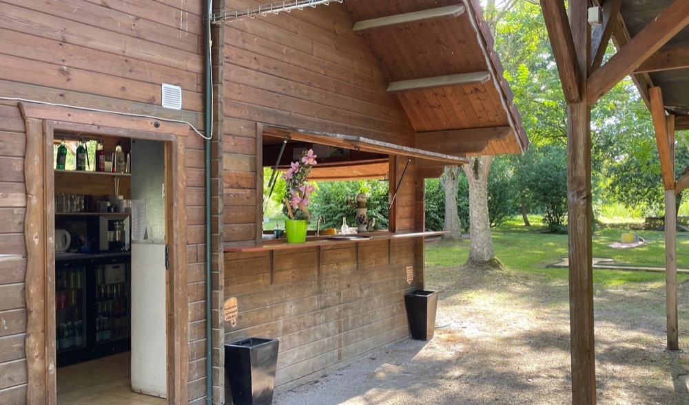 Buvette vue de l'extérieur