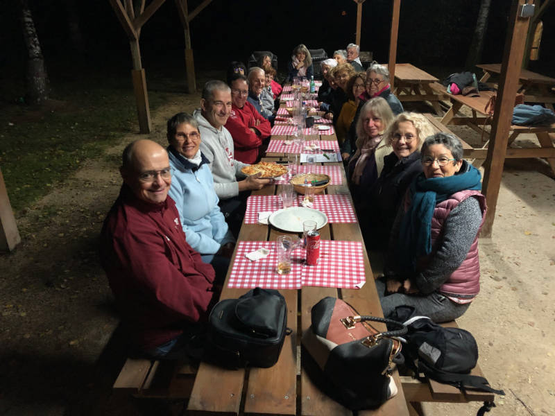 Coin repas - groupe de personnes